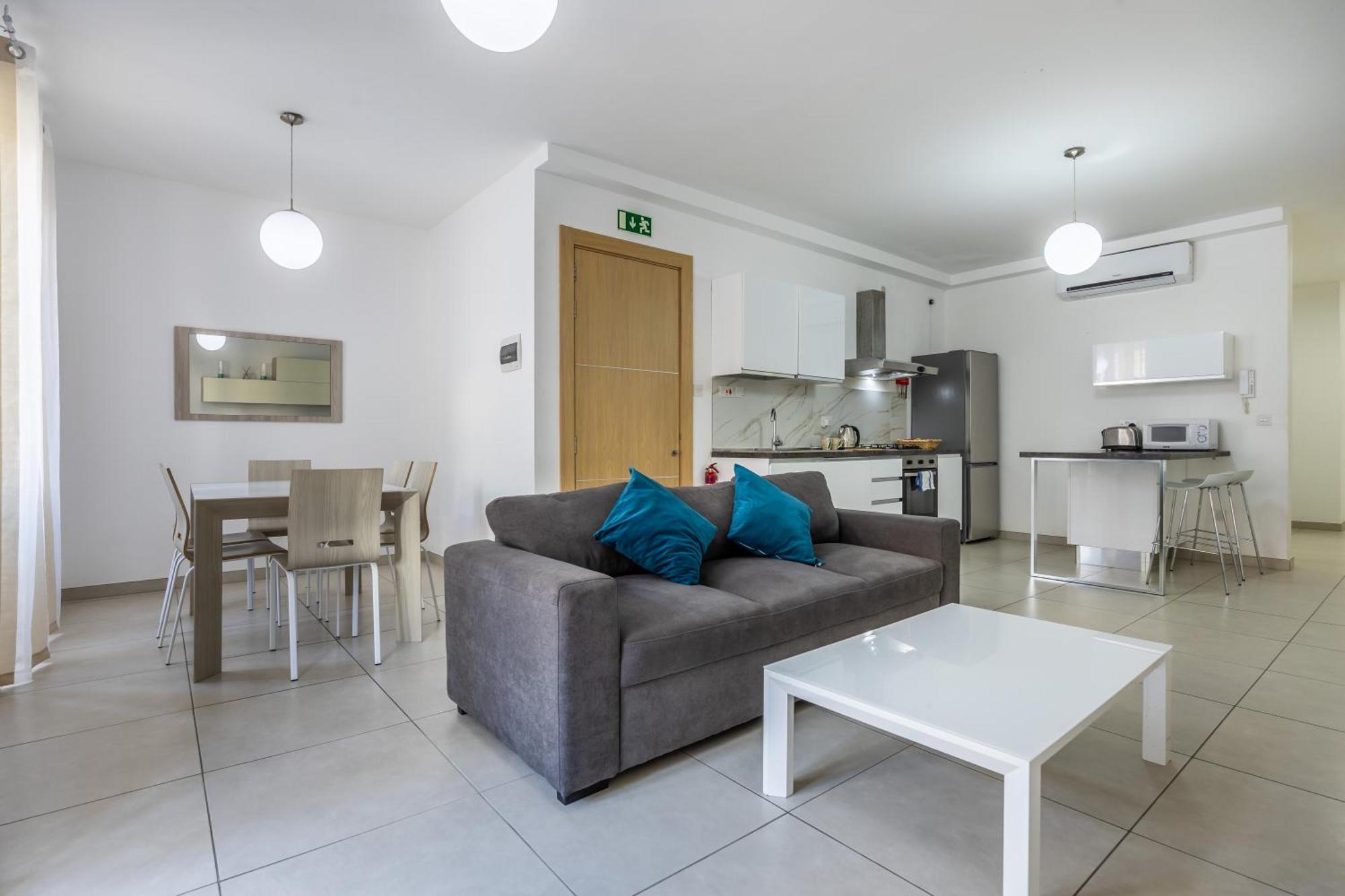 Superb 3Br Apt Close To Seafront Gzira Værelse billede