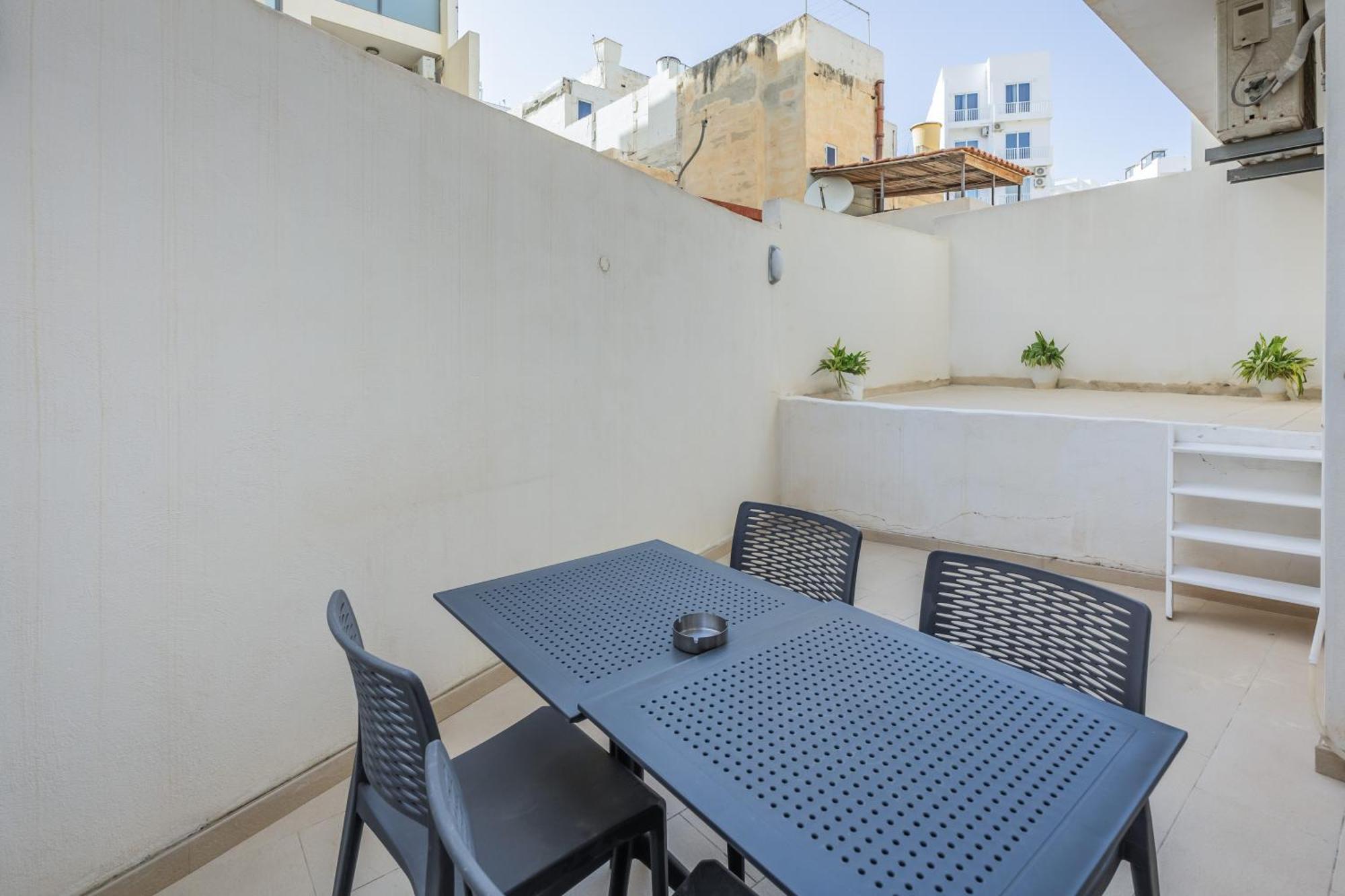 Superb 3Br Apt Close To Seafront Gzira Værelse billede
