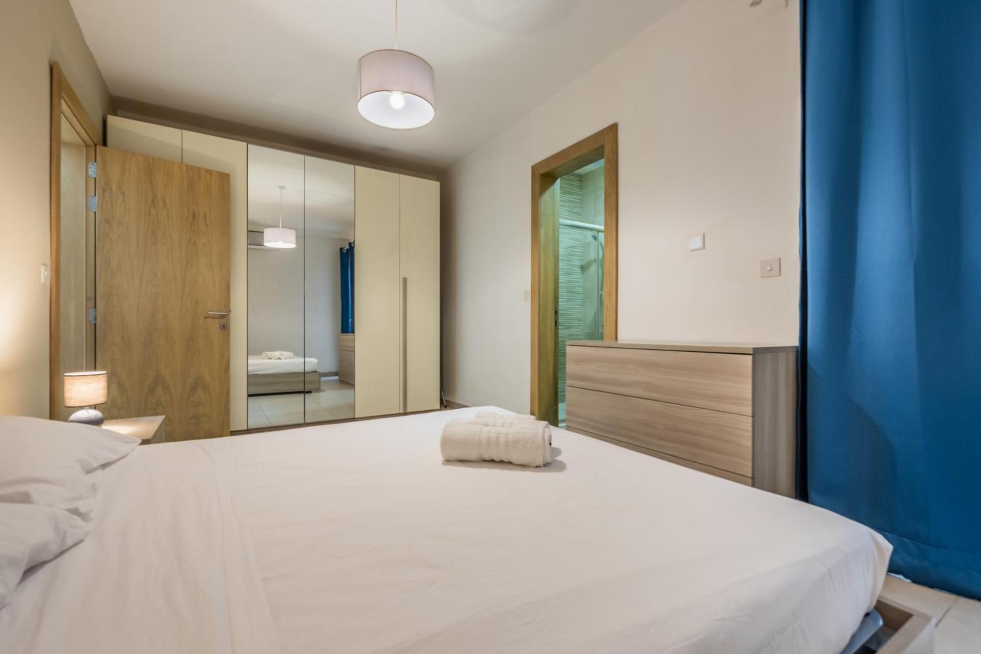 Superb 3Br Apt Close To Seafront Gzira Værelse billede