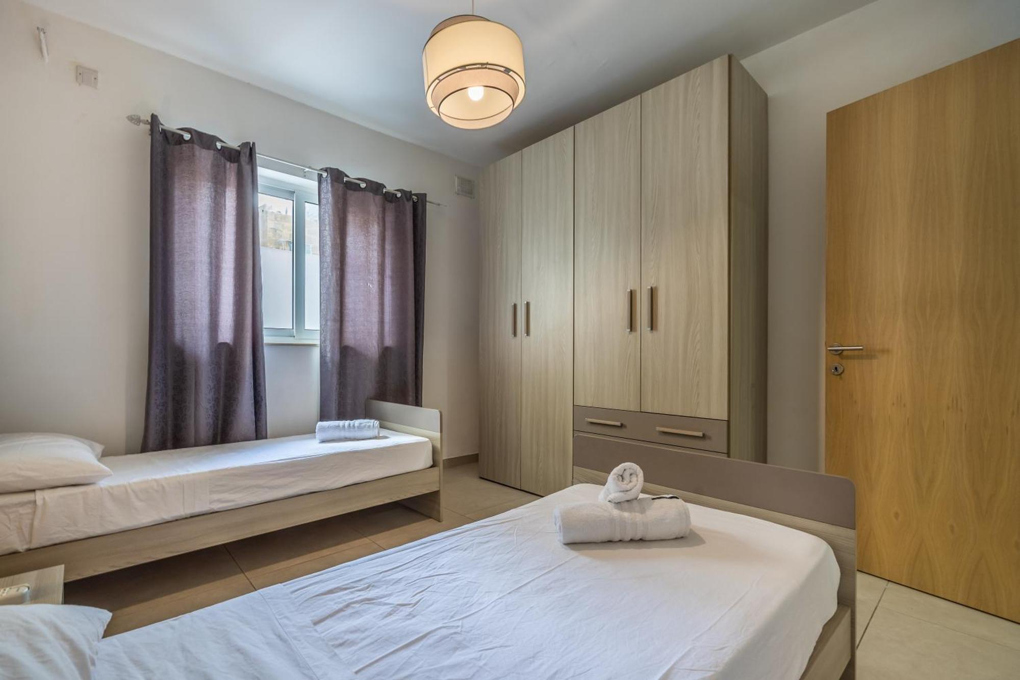 Superb 3Br Apt Close To Seafront Gzira Værelse billede